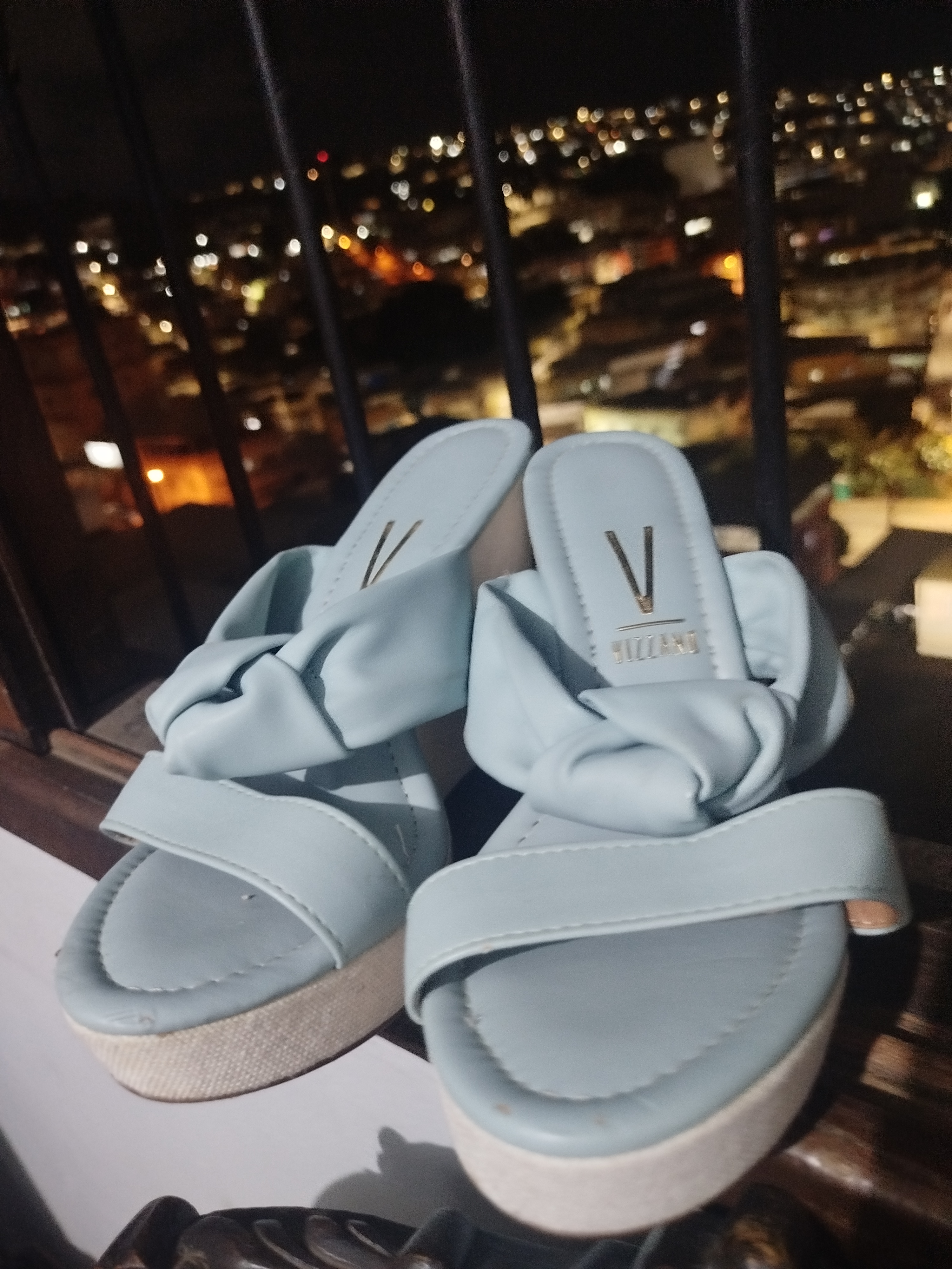 Sandália Azul Vizzano — Nova com detalhes mínimos