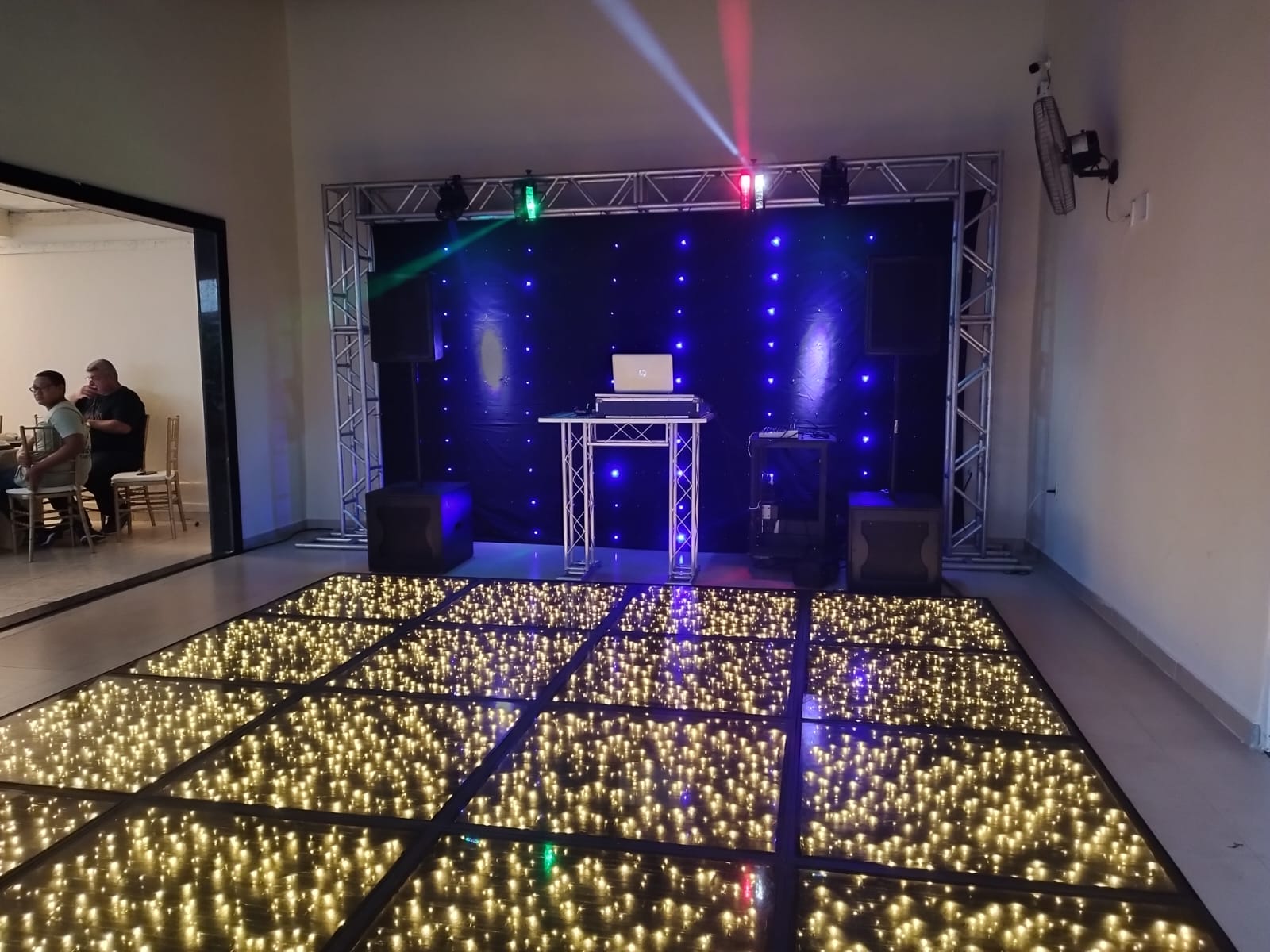 Dj para casamentos e festas em geral.